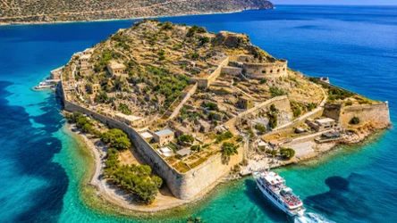 Spinalonga – dawna wyspa trędowatych u wybrzeży Krety
