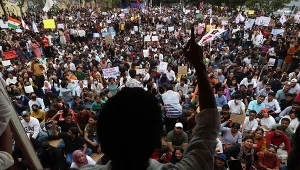 Indie. Masowe protesty młodzieży, minister Dharmendra Pradhan rezygnuje