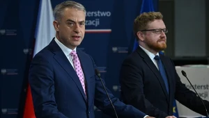 Wicepremier i minister cyfryzacji Krzysztof Gawkowski oraz wiceminister cyfryzacji Dariusz Standerski