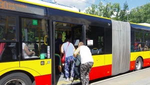Seniorzy mogą jeździć za darmo. Wystarczy spełnić jeden warunek