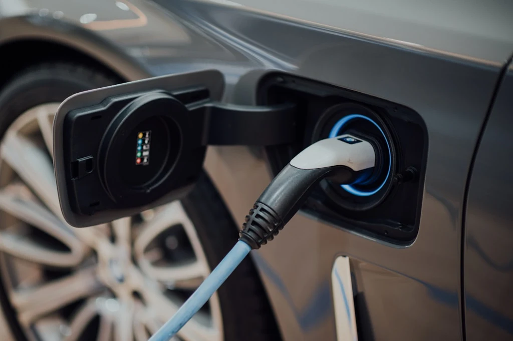 Najlepszy samochód elektryczny w 2026 roku zależy przede wszystkim od budżetu i sposobu jeżdżenia