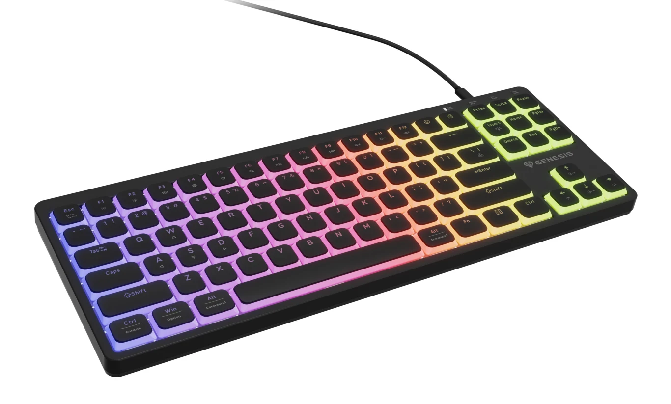Czarna klawiatura przewodowa z podświetleniem RGB, klawisze ułożone w standardowym układzie z wydzieloną sekcją numeryczną.
