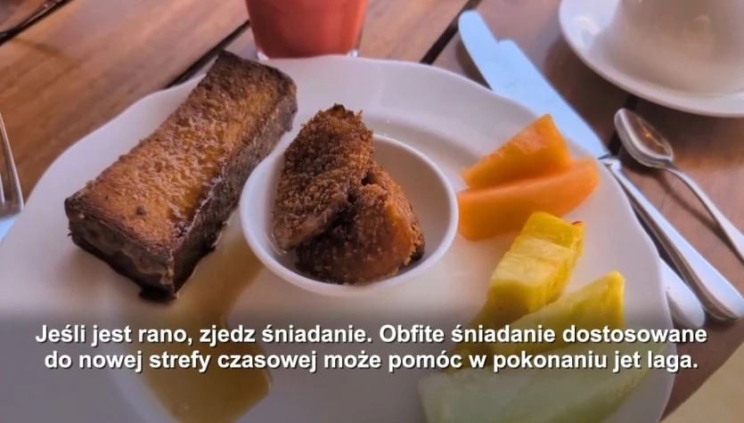 Wybierasz się na wakacje? Jak się odżywiać, by zminimalizować skutki jet laga