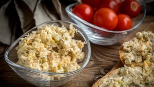 Wysokobiałkowa pasta, która syci na długo. Dla jelit i serca jest najlepsza