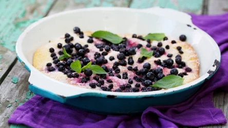 Jagodowy omlet to idealne śniadanie na lato 