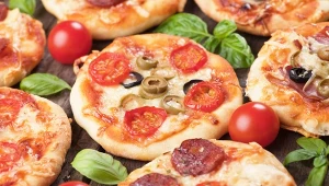 Pizza z serka wiejskiego to szybsza i tańsza alternatywa dla dań z dowozem