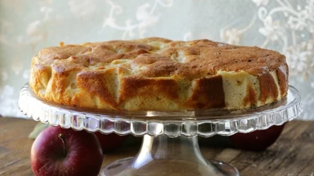 Delikatne ciasto z nutą herbaty Eatl Grey i jabłkami 