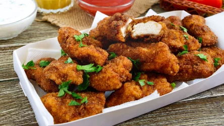 Nuggetsy z kurczaka z płatkami kukurydzianymi są wyjątkowo chrupiące