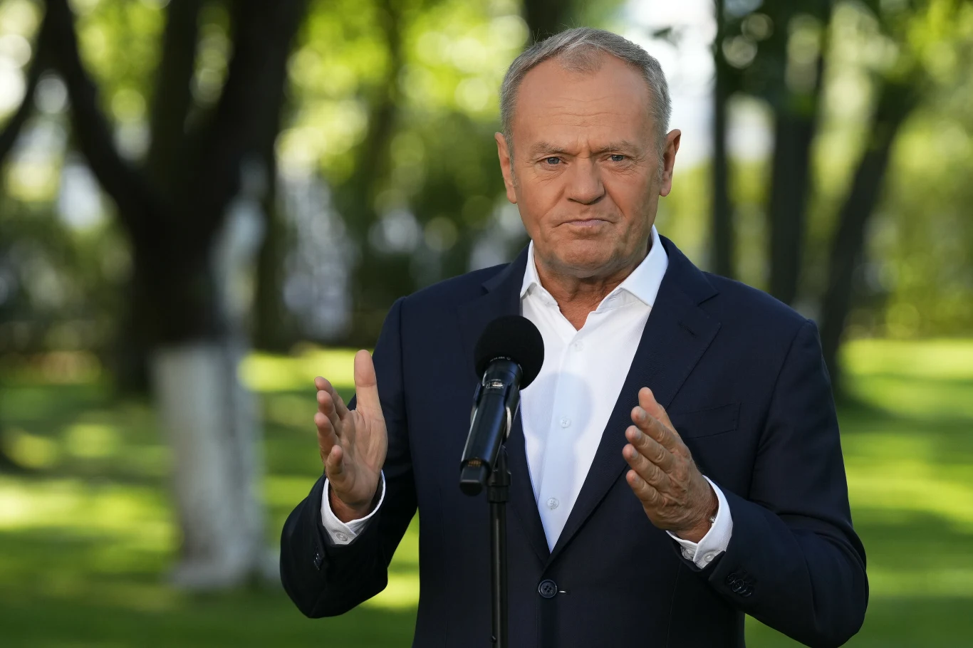 Donald Tusk stwierdził, że "z uśmiechem" ogląda rozłam w Prawie i Sprawiedliwości Premier Donald Tusk