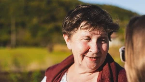 Senior ciągle pyta o to samo? Zwróć uwagę na jeden ważny szczegół