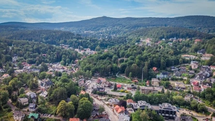 Wysoki Kamień góruje nad Szklarską Porębą.