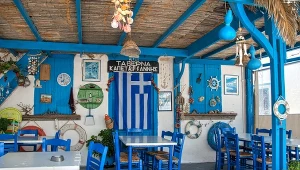 Zamawiasz tak w greckiej restauracji? Kelner od razu wie, że jesteś turystą