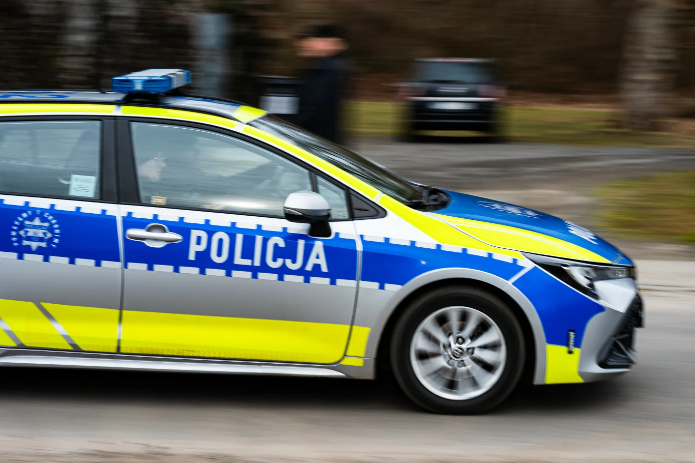 Kierowca nie przyjął mandatu, bo tak doradziło mu AI. Zdjęcie ilustracyjne. Radiowóz policji.