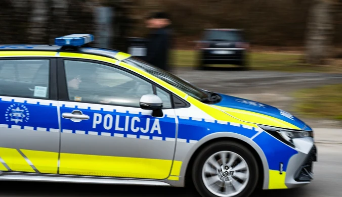 Policjanci mogą używać syreny i koguta tylko w określonych sytuacjach. Użycie ich poza sytuacjami opisanymi w prawie naraża policjantów ma mandat.
