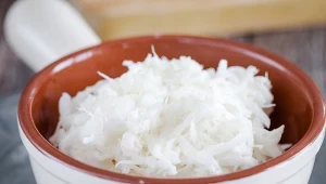 Rzepa jest wyjątkowo smaczna i pomaga na problemy z wątrobą. Zrób pyszną surówkę.