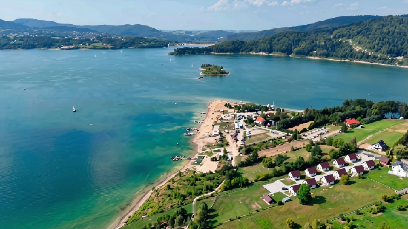 Jezioro Mucharskie zachwyca Jezioro Mucharskie – atrakcje, plaże, noclegi i co warto zobaczyć