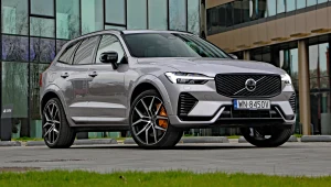 Volvo XC60 Polestar ma 445 KM i pali 7,5 l/100 km. Zmieniłbym w nim tylko jedno