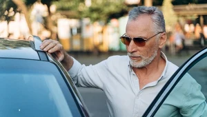 Jakie auto wybrać po 60. roku życia? Eksperci wskazali konkretne modele