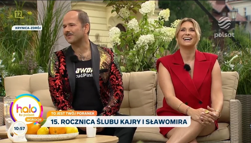 Tygodniowe wesele, piętnaście lat małżeństwa i nowy, włoski teledysk. Sławomir i Kajra w "halo tu polsat"