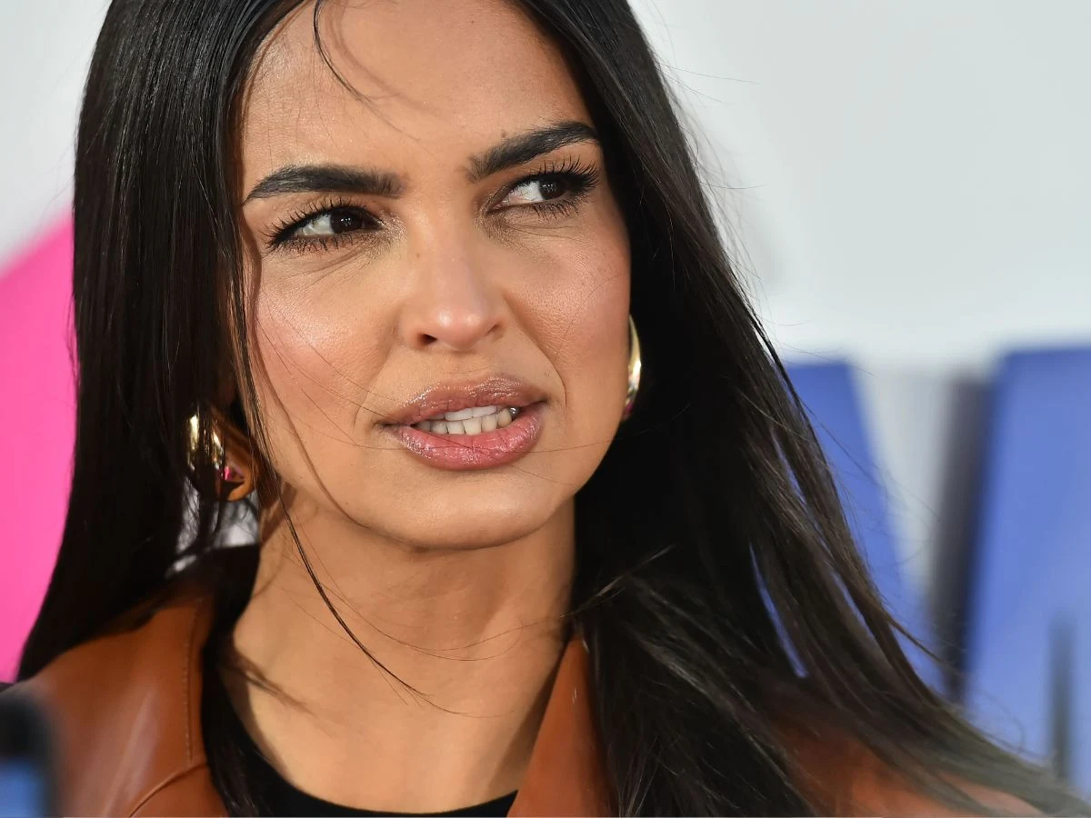 Klaudia El Dursi Klaudia El Dursi w czarnej bluzce i skórzanej kurtce.