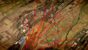 Turecki dron K2 w autonomicznym locie roju. Baykar ujawnia testy maszyny