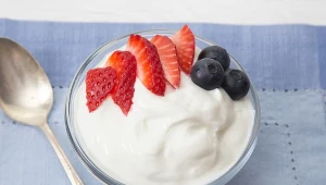 Jogurt naturalny czy grecki? Który z nich jest lepszy?