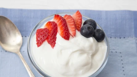 Jogurt naturalny czy grecki? Który z nich jest lepszy?