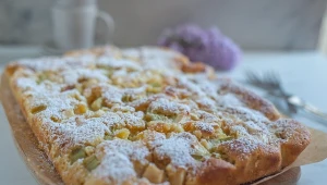 Puszyste ciasto z rabarbarem zawsze się udaje