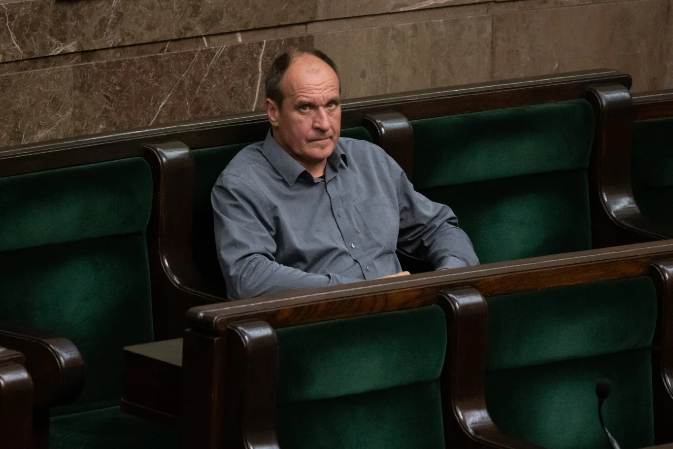 Media: Paweł Kukiz dołączy do stowarzyszenia Rozwój Plus Paweł Kukiz siedzi w sali obrad Sejmu.
