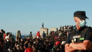 Maroko tłumaczy się z wdarcia migrantów do Ceuty