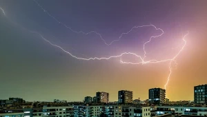 Na czas burzy lepiej zamykać okna, ale to nie przez pioruny
