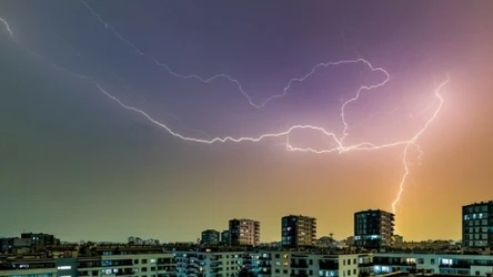 Na czas burzy lepiej zamykać okna, ale to nie przez pioruny