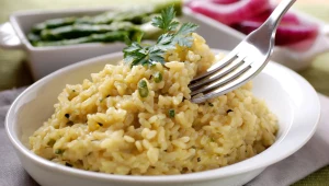 Sycące i kremowe risotto mediolańskie zrobisz bez długo gotowanego bulionu