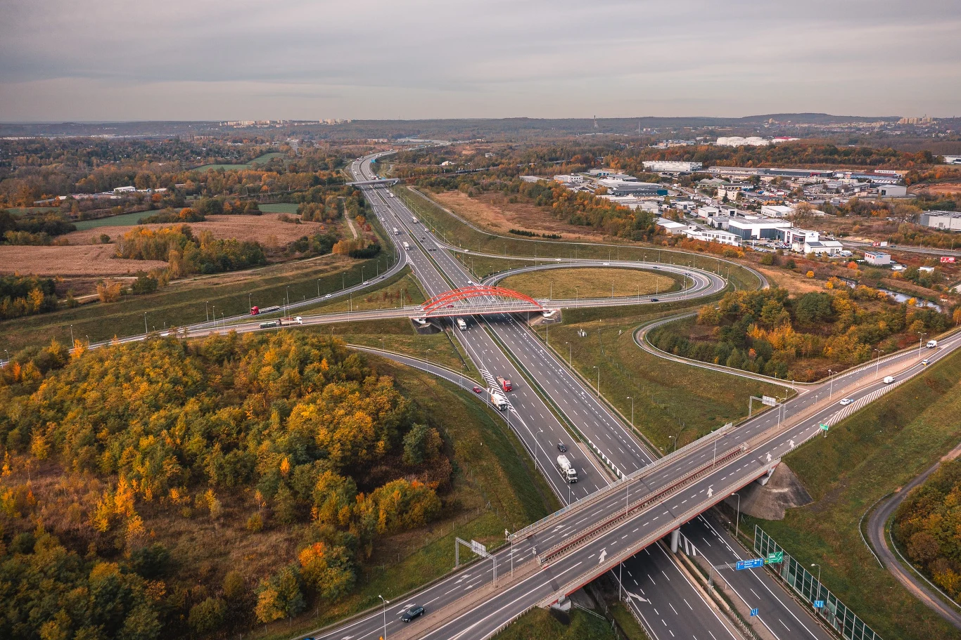 Rozpoczyna się remont autostrady A1. Znikną "fale Dunaju". Remontowany odcinek autostrady A1, estakady, sieć autostrad, tereny zielone, zabudowa przemysłowa