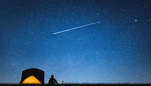 Perseidy to jeden z najpiękniejszych rojów meteorów, który można obserwować w sierpniowe noce