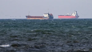 Jednostki "Caffa" (po lewej) i "Sea Owl I" na morzu
