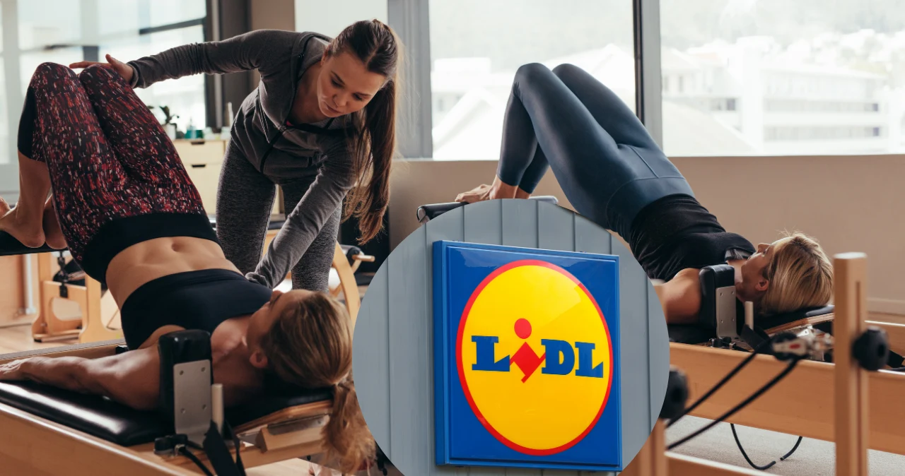 Lidl zaskoczył nietypową ofertą. Do kupienia są reformer do pilatesu i rakiety do padla Dwie kobiety ćwiczą pilates na reformerach z instruktorką, na środku widoczne logo Lidl.