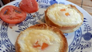 Grzanki z jajkami doskonale sprawdzą się na śniadanie, a także kolację lun lunch