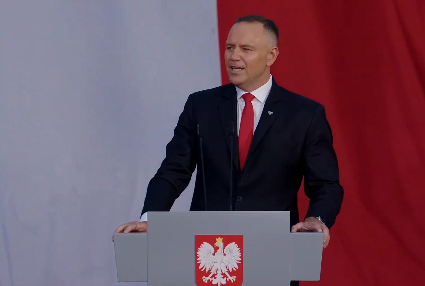 Karol Nawrocki wystąpił w rocznicę prezydentury. "Mam być waszym głosem" Prezydent Karol Nawrocki.