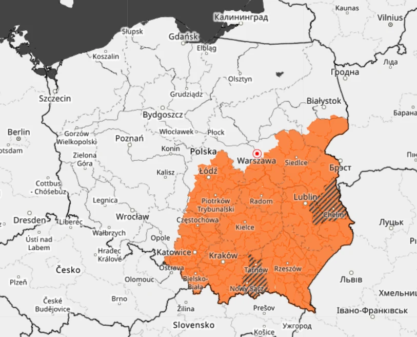 Mapa Polski z alertem II stopnia dla części kraju przed burzami Wschodnia część Polski zaznaczona kolorem pomarańczowym, obejmująca takie miasta jak Warszawa, Lublin, Kielce, Kraków oraz obszary przy granicach z Ukrainą i Białorusią, z dodatkowym kreskowaniem na terenach przygranicznych.