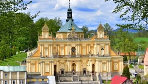 Bazylika w Wambierzycach - cel pielgrzymów i atrakcja turystyczna