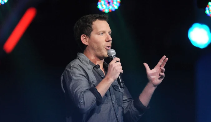 Cliff Bleszinski podczas rozdania nagród na gali Video Game Awards w 2011 roku
