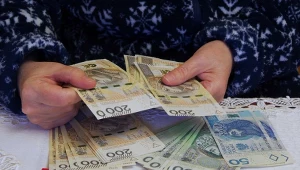 Dodatkowe 2000 zł na koncie seniorów. Kto może liczyć na zastrzyk gotówki?