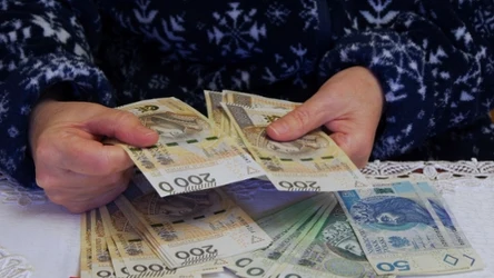 Dodatkowe 2000 zł na koncie seniorów. Kto może liczyć na zastrzyk gotówki?