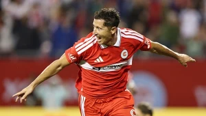 Lewandowski rozpycha się łokciami w USA. Polak coraz bardziej dominujący