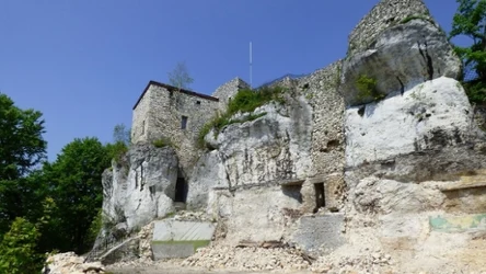 Zamek Bąkowiec na Szlaku Orlich Gniazd skrywa wiele tajemnic