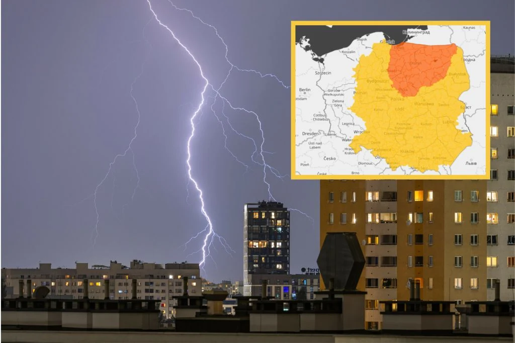 Nad Polskę nadchodzą niebezpieczne burze Błyskawica nad blokami nocą, widoczna mapa ostrzeżeń pogodowych dla północno-wschodniej Polski.