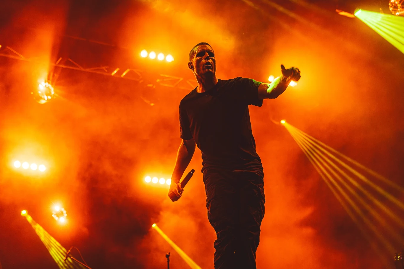 George Clarke, Deafheaven George Clarke z Deafheaven wyjaśnia powrót zespołu do cięższego brzmienia na OFF Festival i zapowiada dalszą eksplorację metalu.