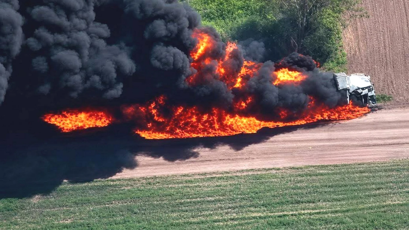 Pokazali autostradę ognia. Rosjanie panicznie boją się nią jeździć