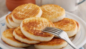 Tradycyjne syrniki doskonale sprawdzą się na śniadanie lub kolację